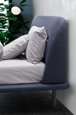 Letto moderno con gambe Malè a prezzo scontato^Novaluna Sale