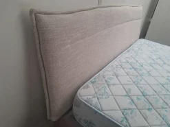 Letto moderno con gambe Tahiti a prezzo ribassato Letti