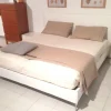 Letto moderno con gambe Tim a prezzo scontato^Felis Online