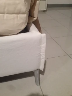 Letto moderno con gambe Tim a prezzo scontato^Felis Online