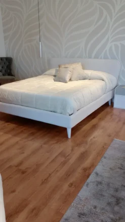 Letto moderno con giroletto Scudo a prezzo ribassato^Imab Best