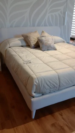 Letto moderno con giroletto Scudo a prezzo ribassato^Imab Best