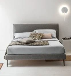 Letto moderno con piedini Mood a prezzo ribassato^V&nice Sale