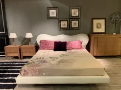Letto moderno con piedini Marylin a prezzo ribassato^Flou Sale