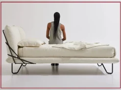 Artigianale Letto moderno con piedini Zenit di alto letti tessili a prezzo scontato- Letti