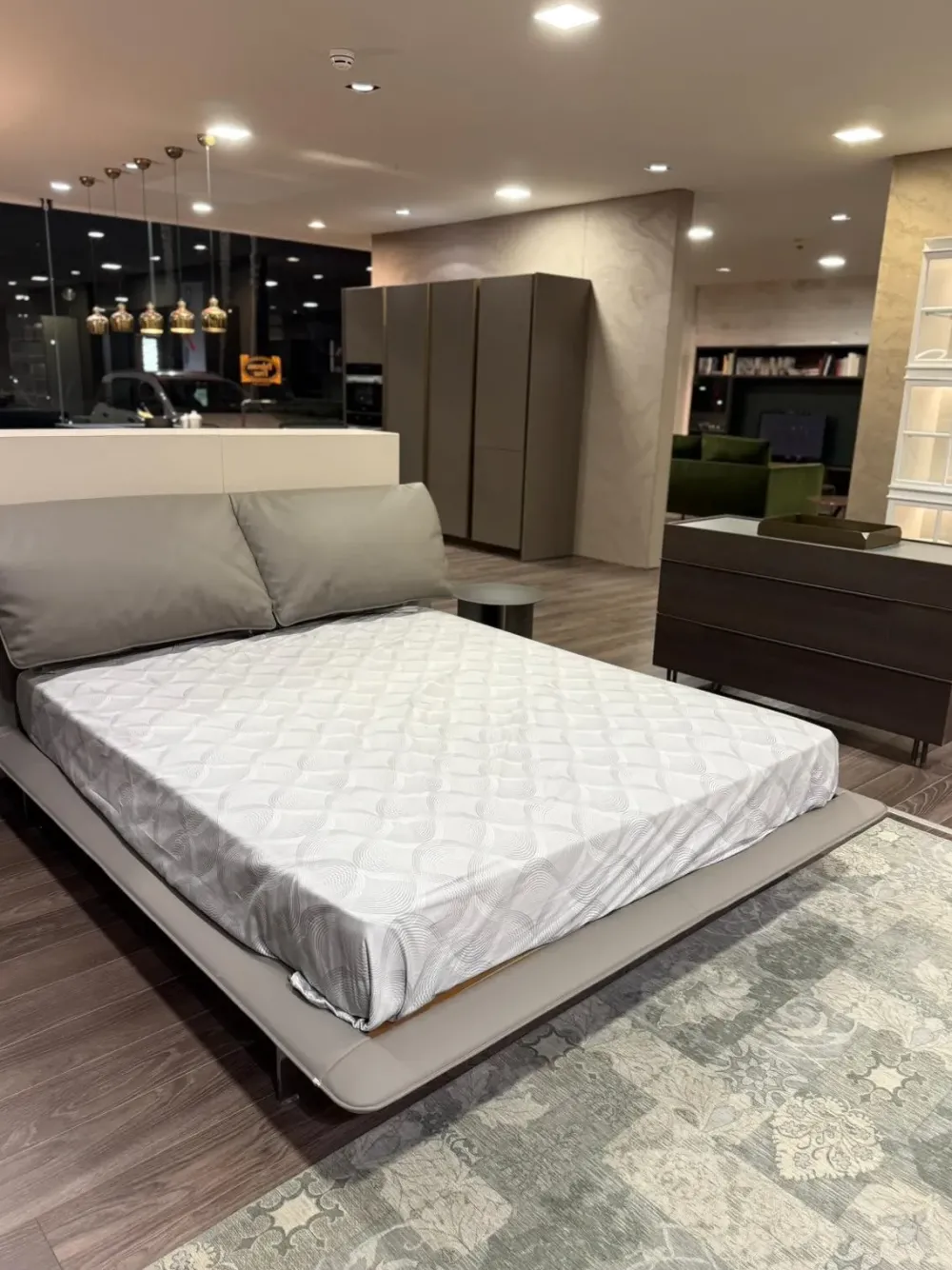 Letto moderno John john scontato 30%^Poltrona Frau Sale
