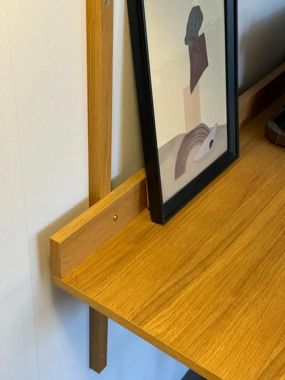 Sale Libreria in legno scontata -19%: scopri Ferm living sector Librerie