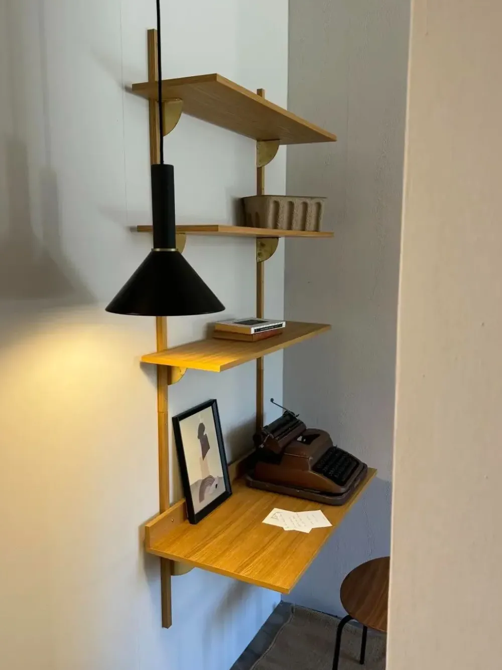 Sale Libreria in legno scontata -19%: scopri Ferm living sector Librerie