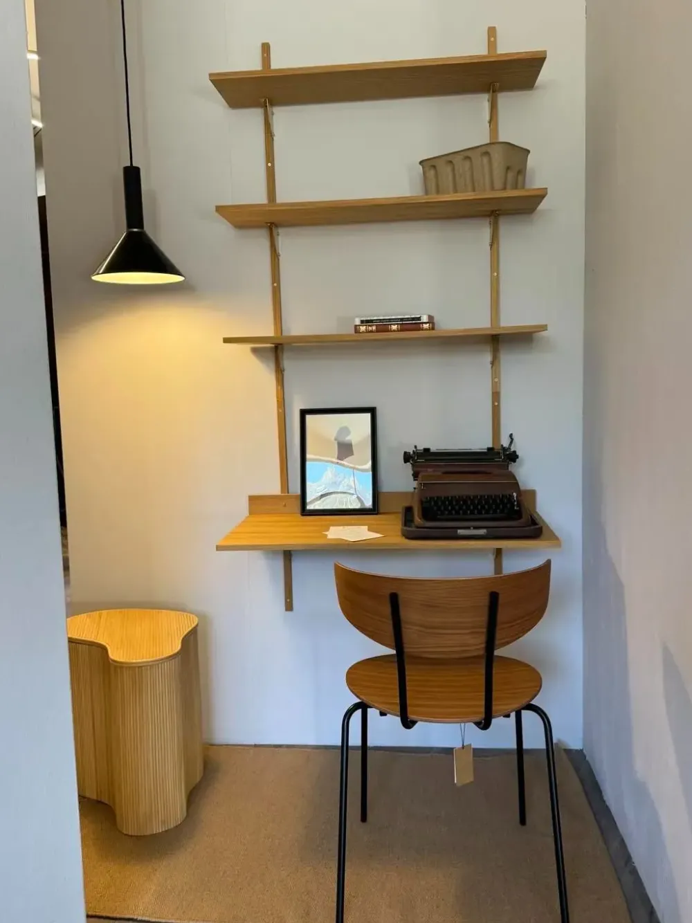 Sale Libreria in legno scontata -19%: scopri Ferm living sector Librerie