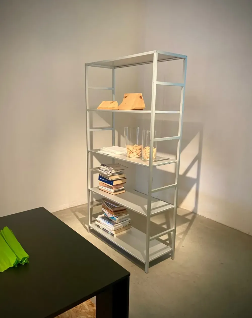 Libreria in metallo scontata -24%: scopri K3^Kriptonite New