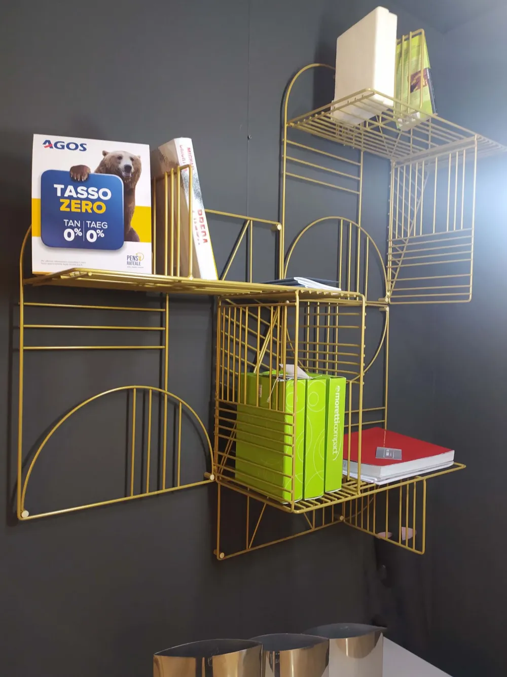 Libreria in metallo scontata -25%: scopri Musa^Mogg Best