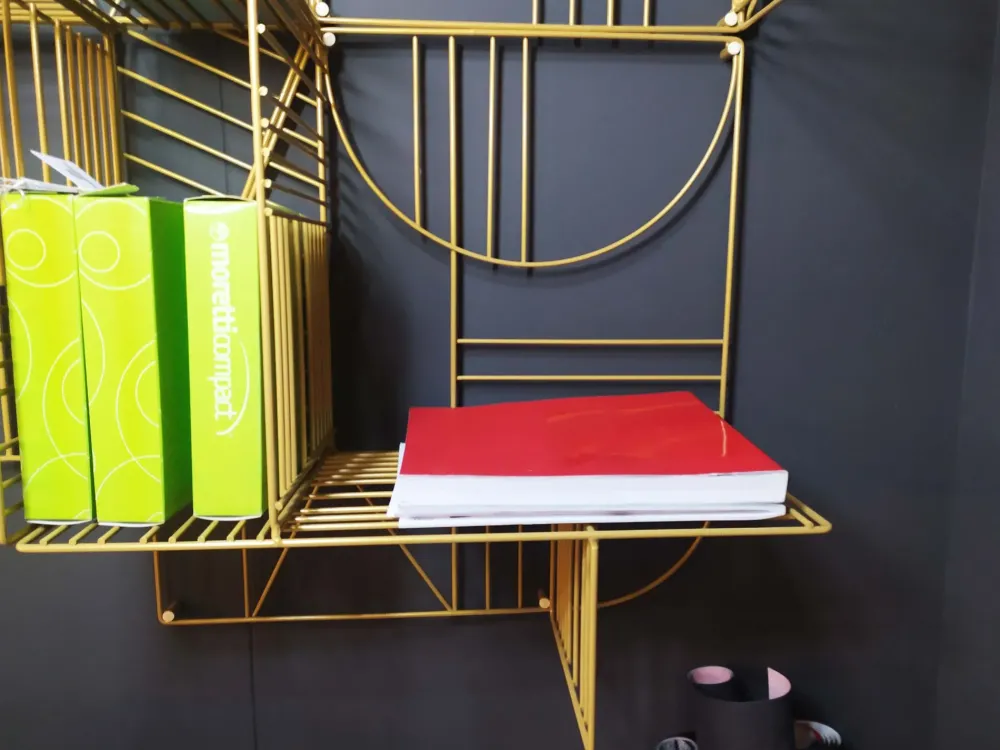 Libreria in metallo scontata -25%: scopri Musa^Mogg Best