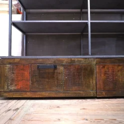 Libreria in legno scontata -28%: scopri Libreria industriial con ante recicle e piani  ossido cemento^Outlet Etnico Sale