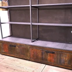 Libreria in legno scontata -28%: scopri Libreria industriial con ante recicle e piani  ossido cemento^Outlet Etnico Sale