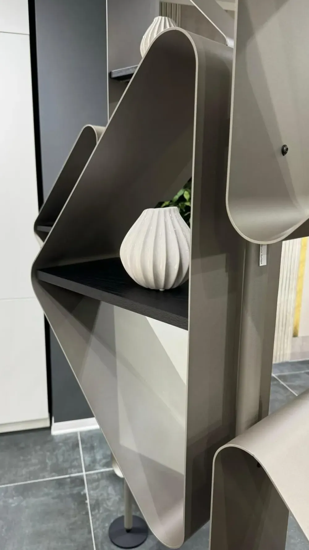 Outlet Libreria Spinnaker in stile design con forte sconto Librerie