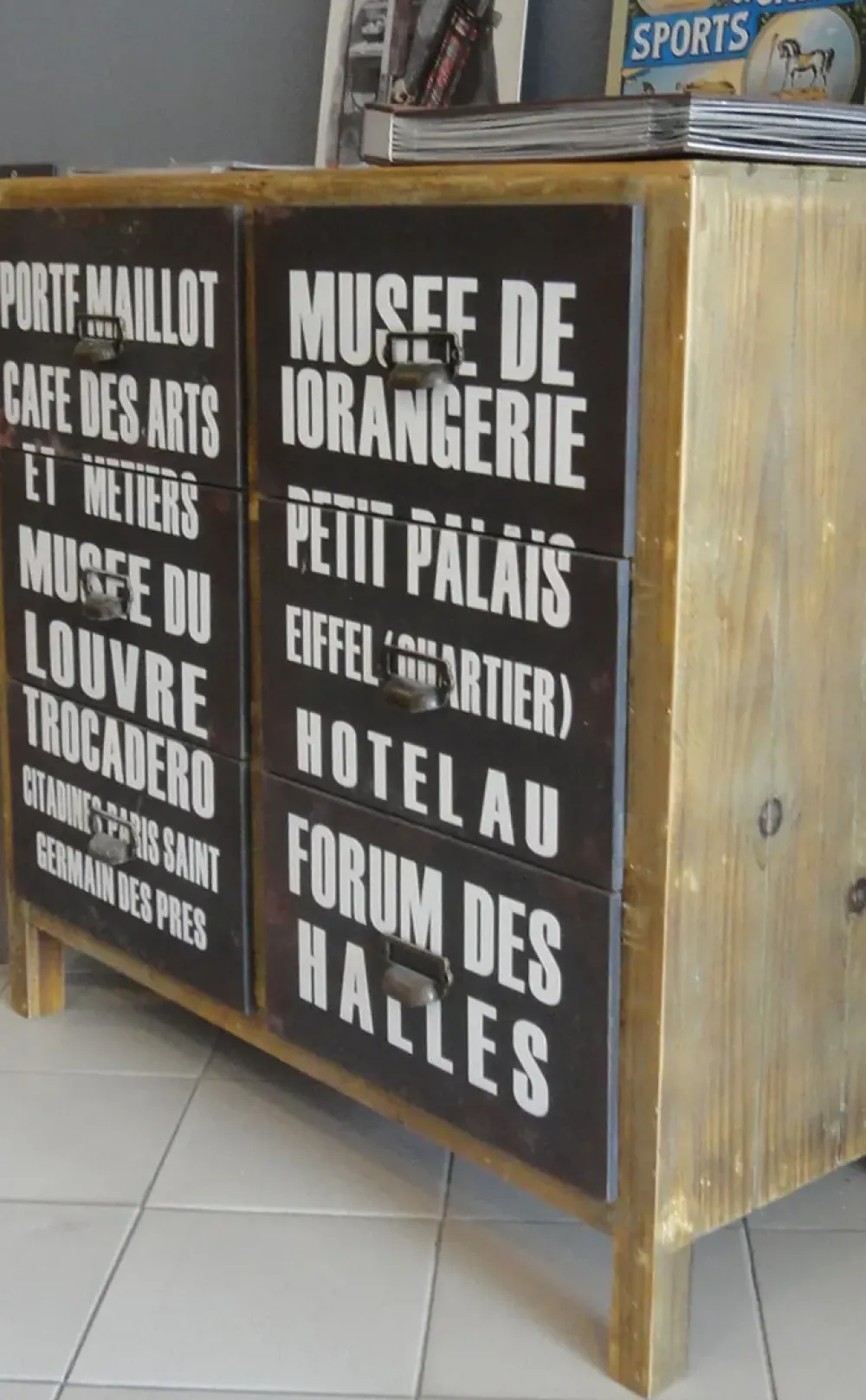 Madia a cassetti dipinta con scritte scontata del -60%^Collezione esclusiva Best