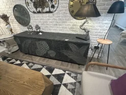 Madia Credenza con decorazione bassorilievo  in stile design di in Offerta Outlet^Dialma Brown Hot