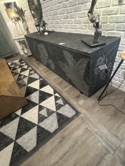 Madia Credenza con decorazione bassorilievo  in stile design di in Offerta Outlet^Dialma Brown Hot