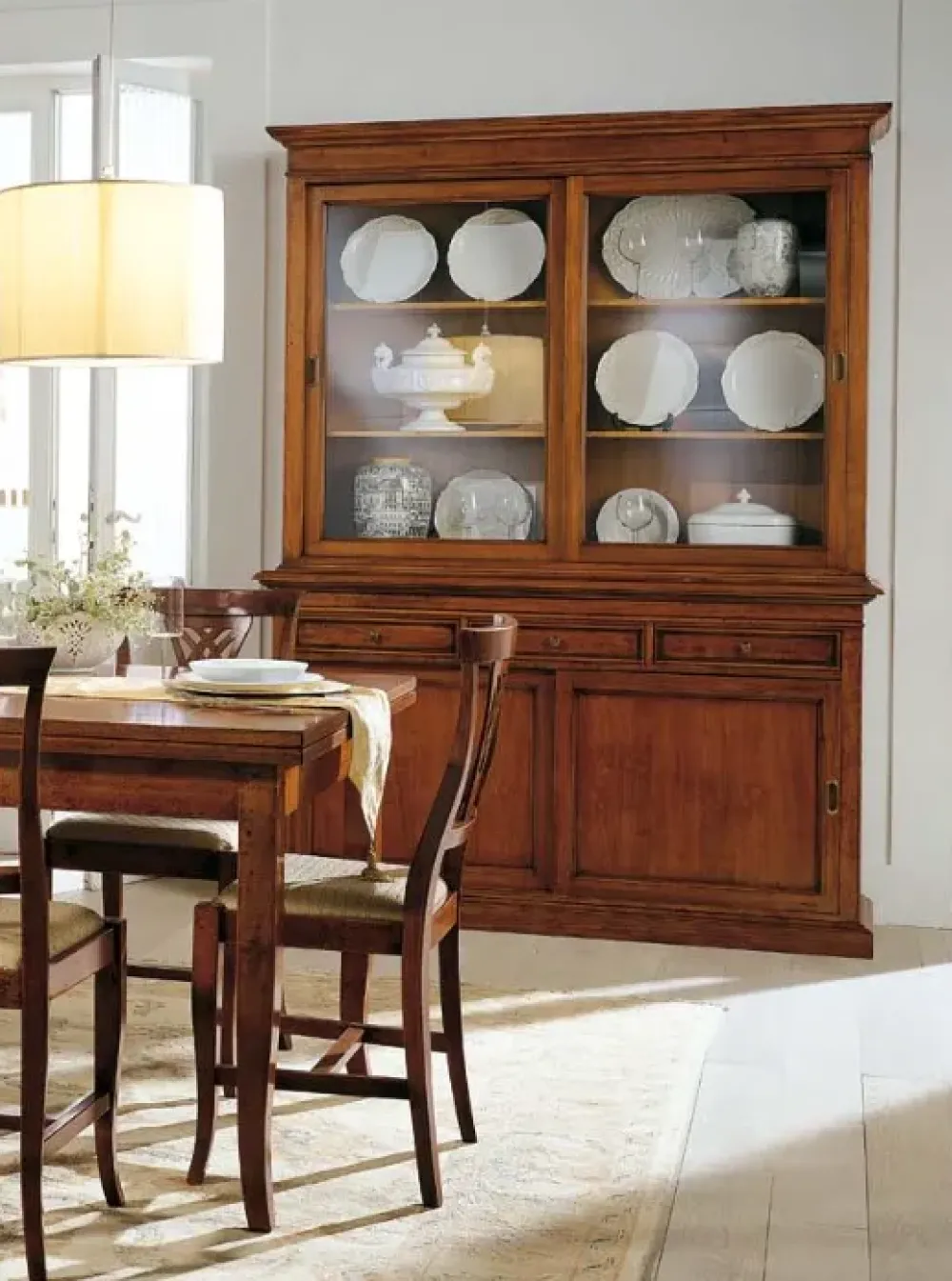 Falegnameria Italiana Madia Credenza vetrina f200 in stile classico di in Offerta Outlet- Madie