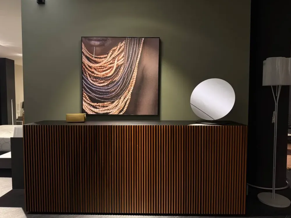 Outlet Madia di in legno Leon wood moca a prezzo riservato Madie