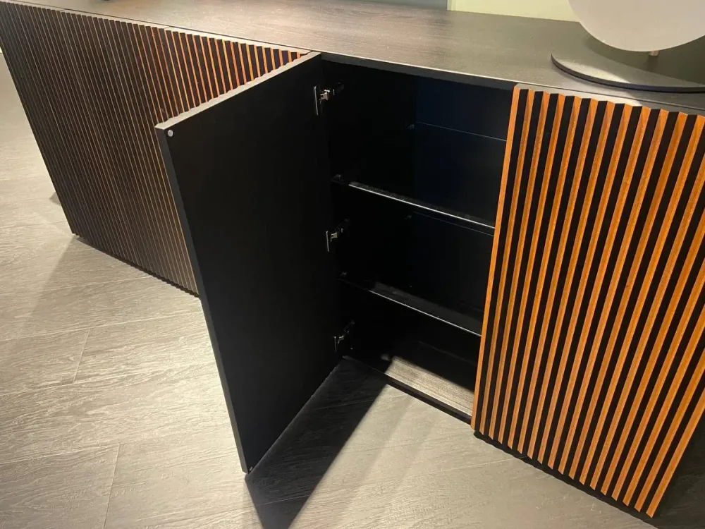 Outlet Madia di in legno Leon wood moca a prezzo riservato Madie