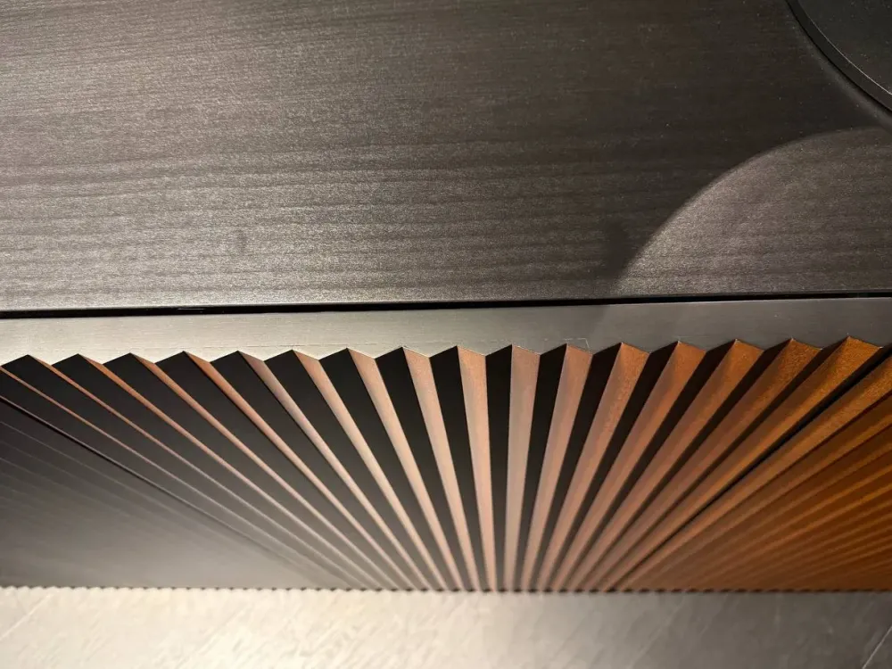 Outlet Madia di in legno Leon wood moca a prezzo riservato Madie