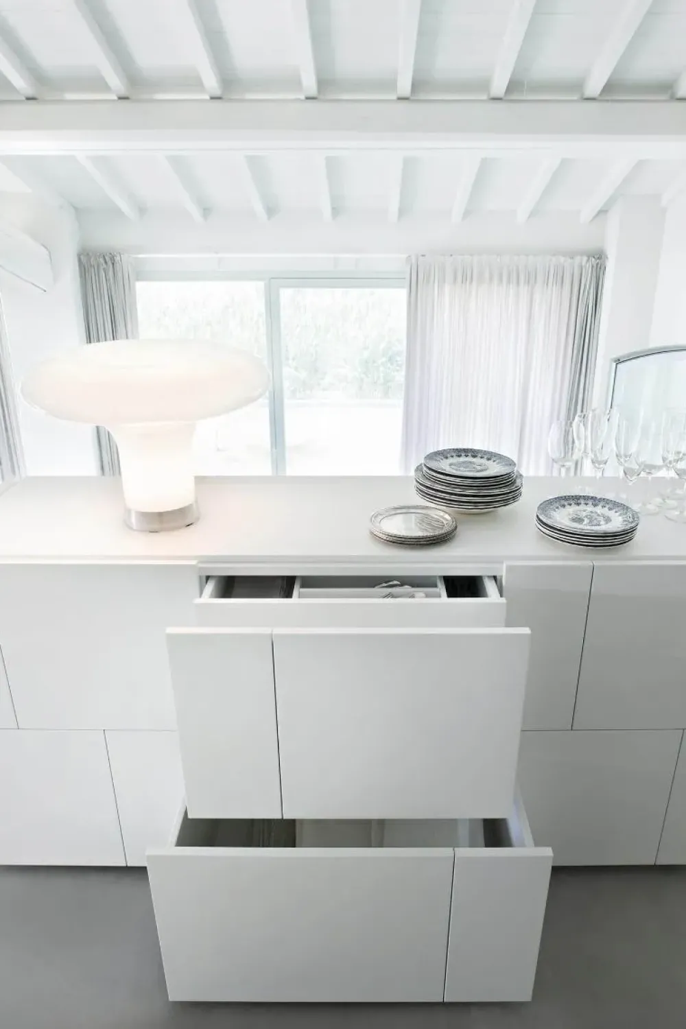 Hot Madia di in laccato opaco Ortelia a prezzo scontato Madie