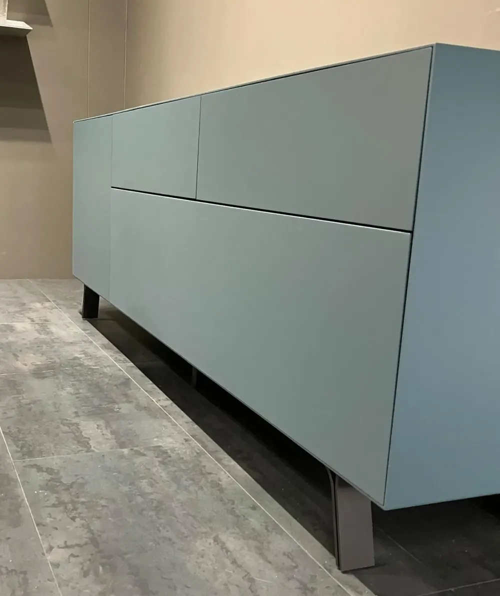 Outlet Madia Domino in stile moderno di in Offerta Outlet Madie