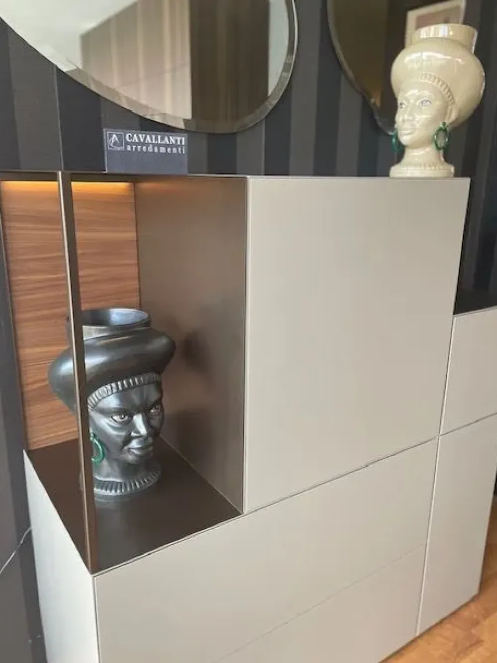 Discount Madia in stile design Avenue di a prezzo scontato Madie