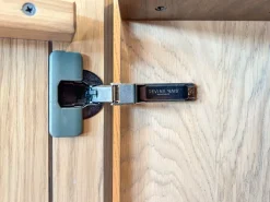 Devina Nais Madia in stile design Credenza di scontata- Madie