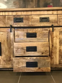 Madia Madiam credenza newport jupiter maxi ante scorrevole e cassetti in stile moderno di in Offerta Outlet^Outlet Etnico New