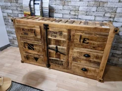 Madia Mobile industriele stile container design in stile moderno di in Offerta Outlet^Outlet Etnico