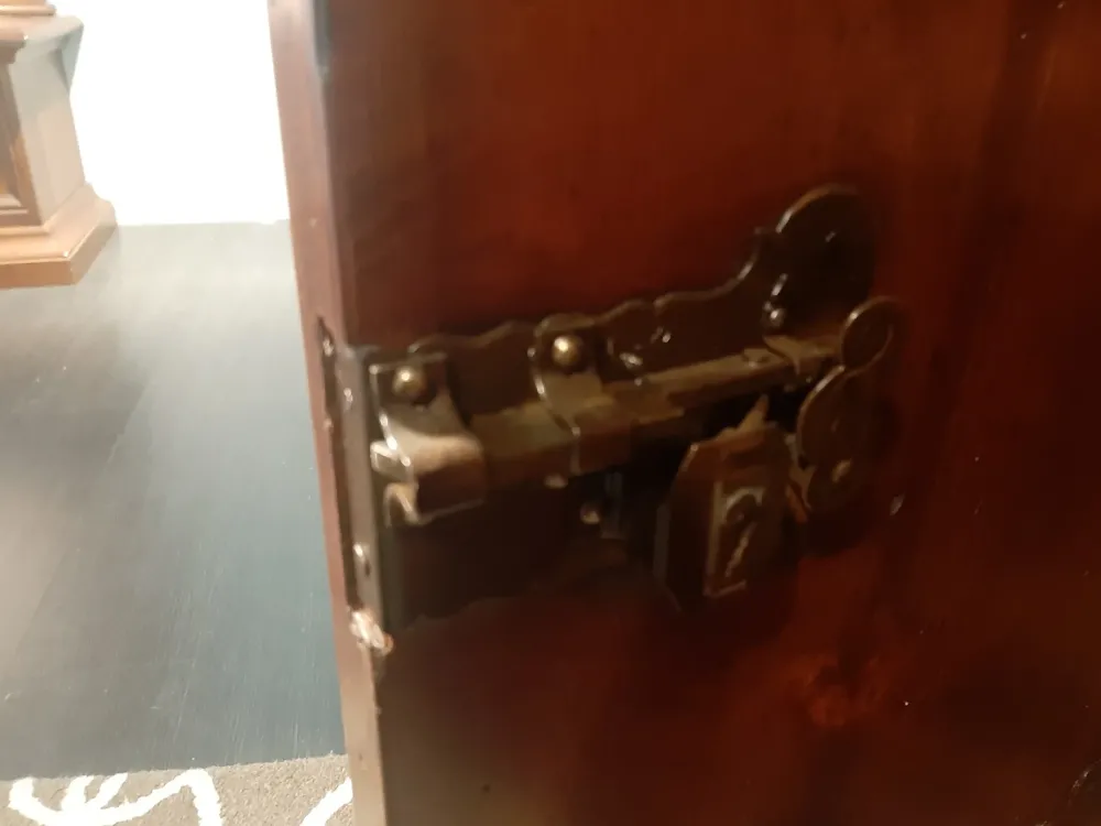 Online Madia modello Credenza in noce massello di a PREZZI OUTLET Madie