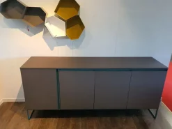 Tomasella Madia Regolo in stile moderno di in Offerta Outlet- Madie