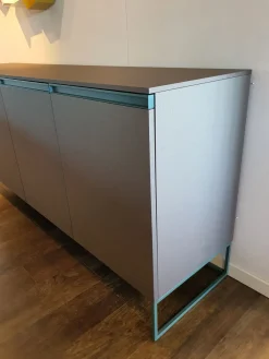 Tomasella Madia Regolo  in stile moderno di in Offerta Outlet- Madie