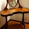 Mobile di Antiquariato in stile neoclassico Radica di noce con specchio a prezzo Outlet^Artigianale Best