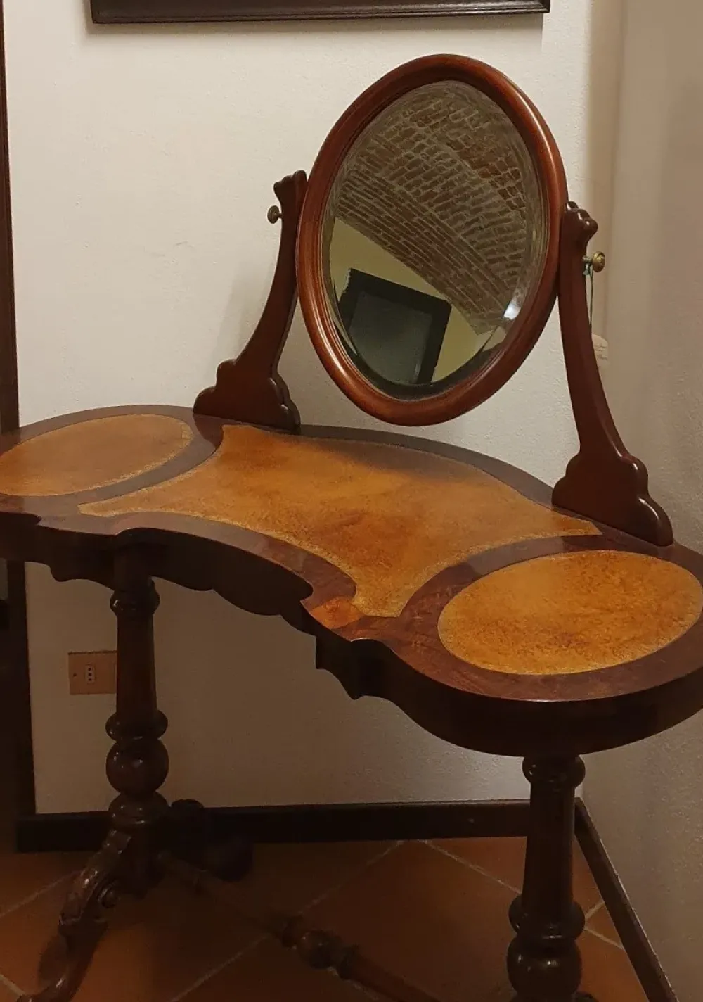 Mobile di Antiquariato in stile neoclassico Radica di noce con specchio a prezzo Outlet^Artigianale Best