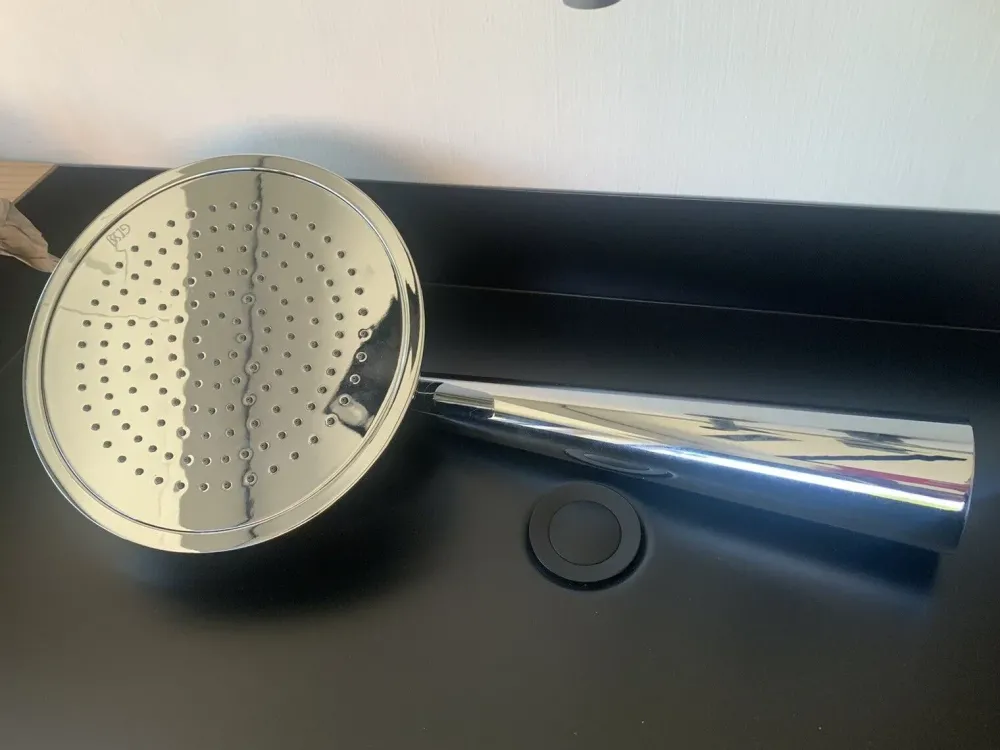 Mobile per il bagno Cono soffione anticalcare a parete, orientabile, finitura cromo 45151 031 completo di braccio doccia a prezzi outlet Mobili Bagno Sospeso