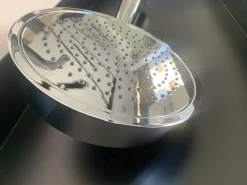 Mobile per il bagno Cono soffione anticalcare a parete, orientabile, finitura cromo 45151 031 completo di braccio doccia a prezzi outlet Mobili Bagno Sospeso