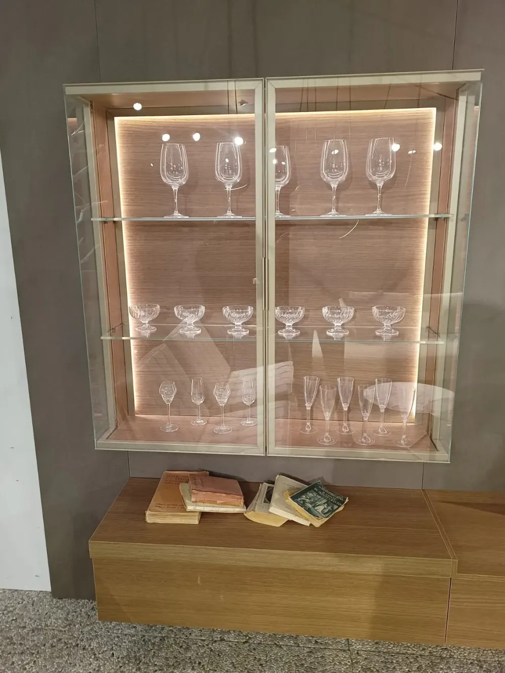 Tomasella Mobile soggiorno modello Atlante glove di a PREZZI OUTLET- Pareti Attrezzate