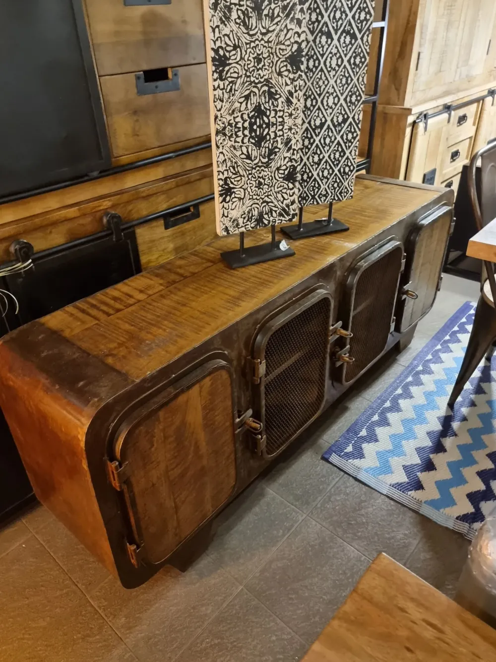 Outlet Etnico Mobile soggiorno modello Mobile industrial submarine 4 ante di a prezzo scontato- Madie