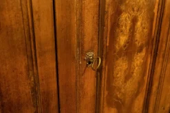 Collezione esclusiva Mobile soggiorno modello Mobile sacrestia  noce massello  di a PREZZI OUTLET- Pareti Attrezzate