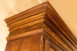 Collezione esclusiva Mobile soggiorno modello Mobile sacrestia  noce massello  di a PREZZI OUTLET- Pareti Attrezzate