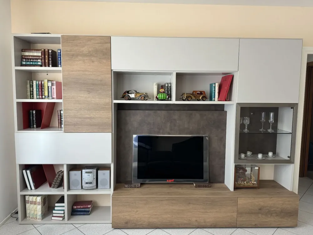 Clearance Mobile soggiorno modello Atlante di scontato -50% Pareti Attrezzate