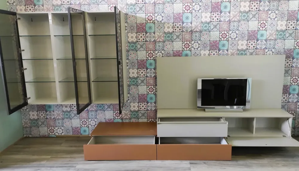 Sale Parete attrezzata Ego in stile moderna a prezzo scontato Pareti Attrezzate