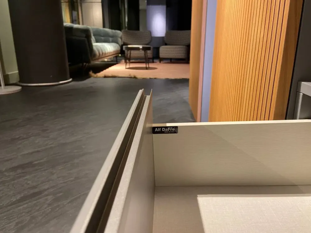 Clearance Parete attrezzata modello Wing di : richiedi ora il prezzo Pareti Attrezzate