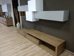 Parete attrezzata Parete attrezzata in rovere nodato e laccato opaco PREZZI OUTLET Soggiorni Completi