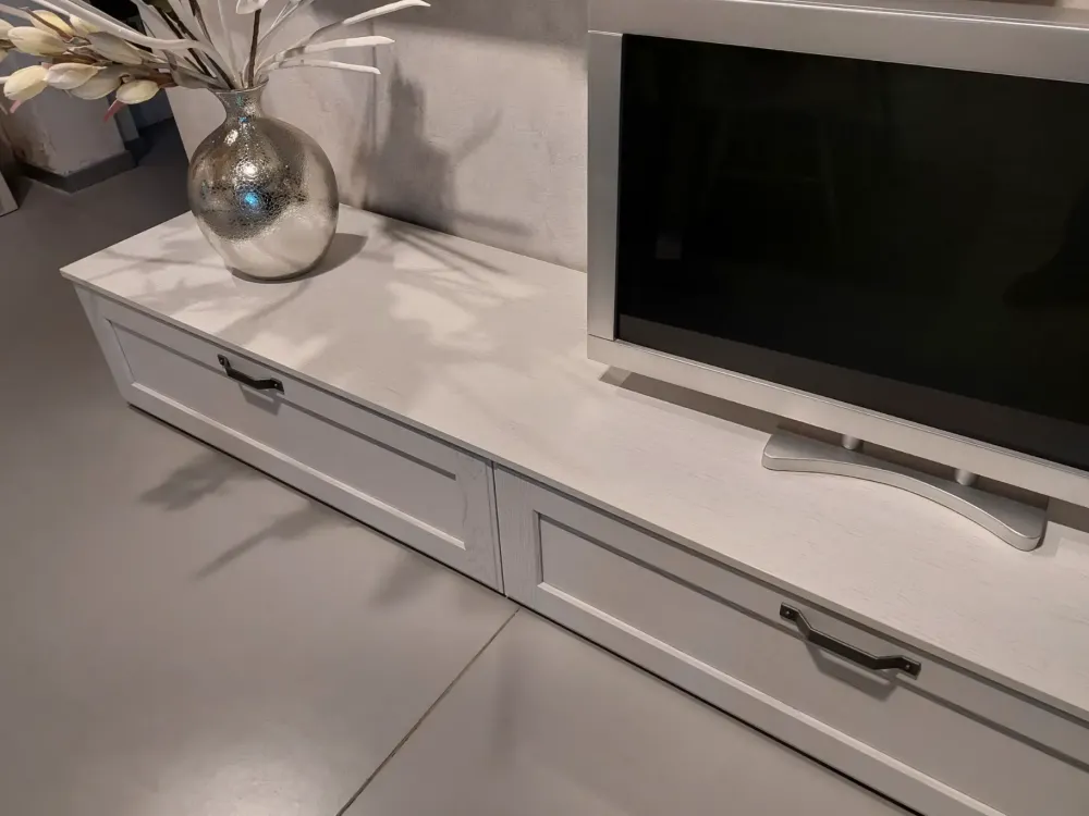 Outlet Parete attrezzata York in stile classico a prezzo scontato Pareti Attrezzate