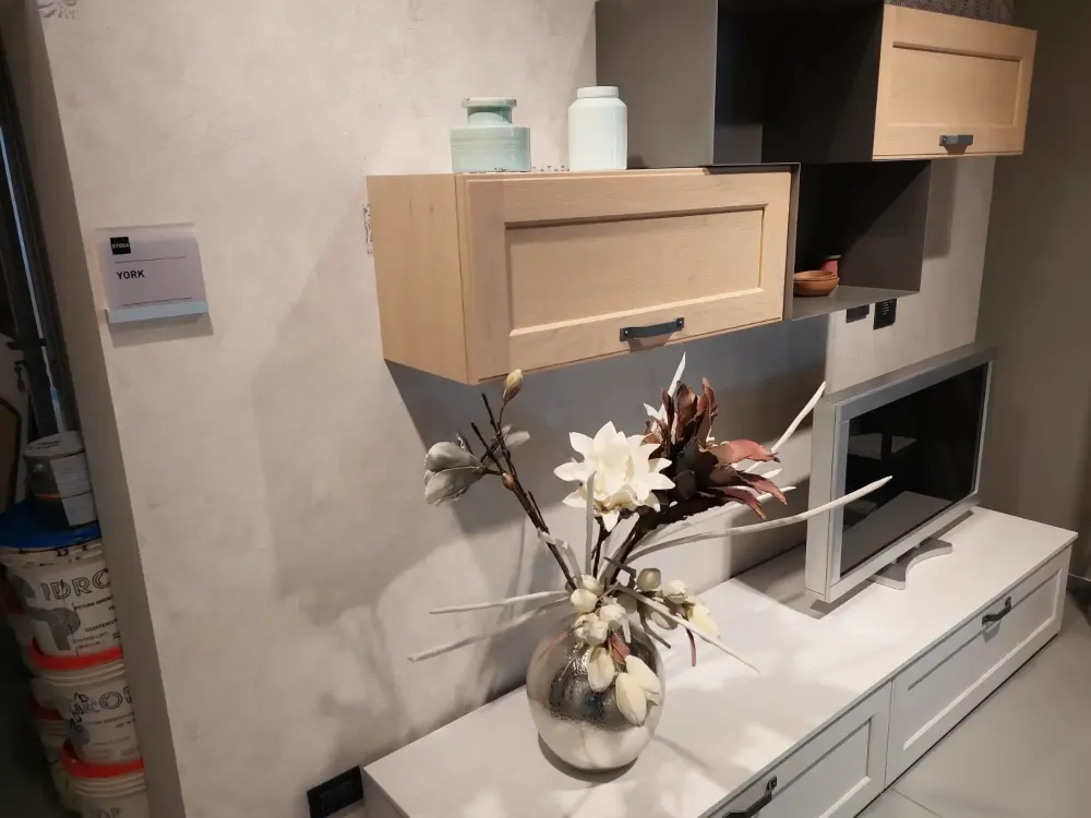 Outlet Parete attrezzata York in stile classico a prezzo scontato Pareti Attrezzate