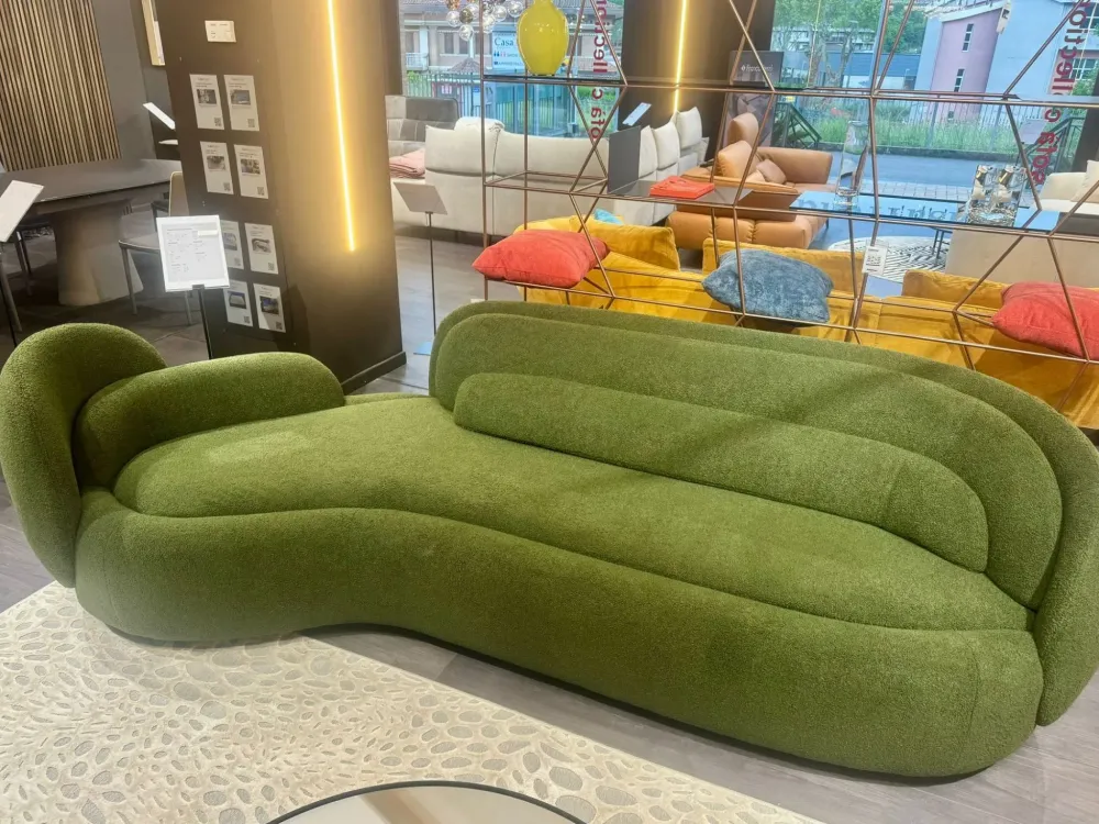 Pianca Peonia disegnato da cristina celestino tessuto in poliuretano in Offerta Outlet- Divani